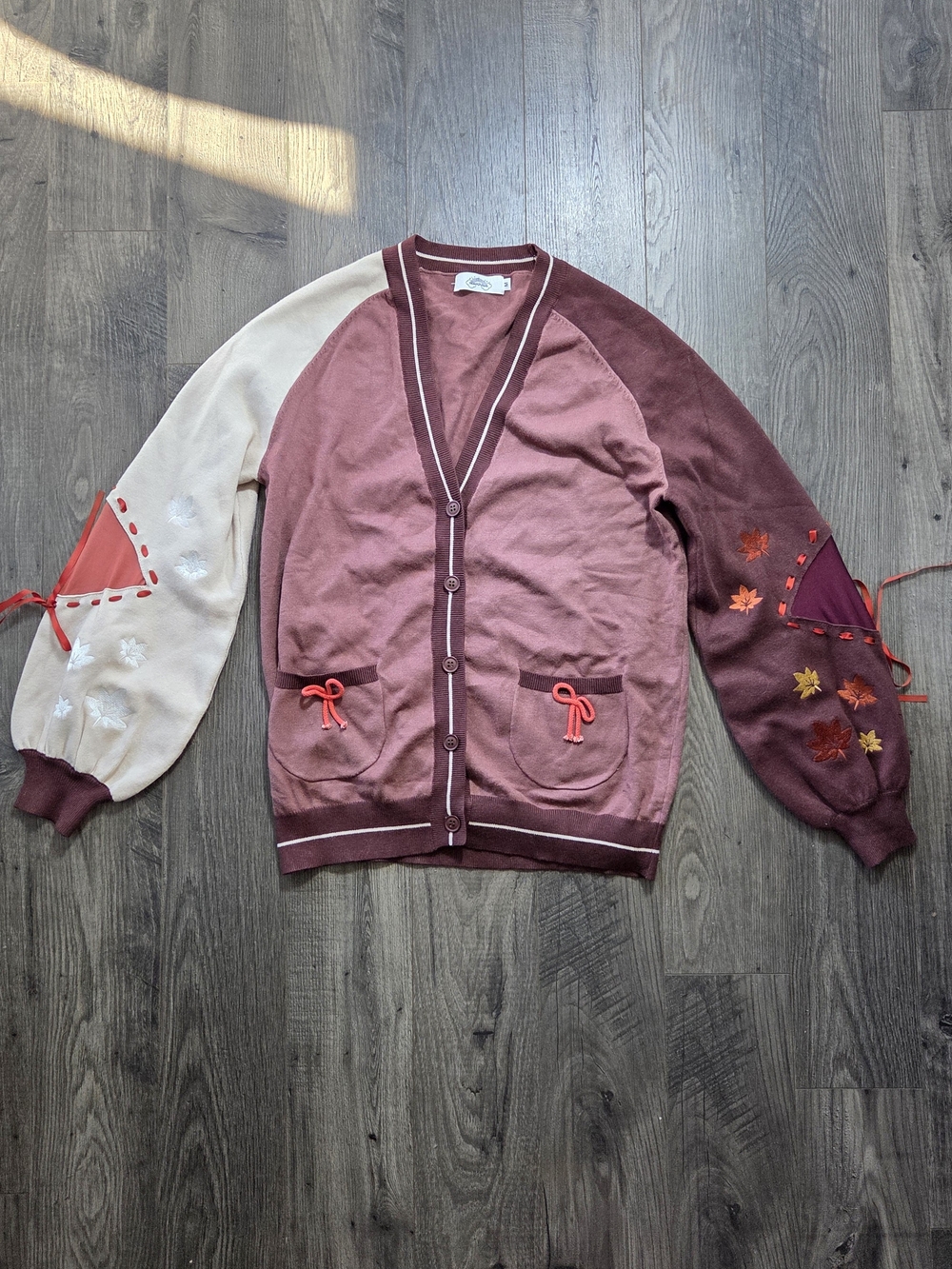 RARE Womens Two-Tone Autumn Maple Leaf Cardigan Sweater - Rose & Cream